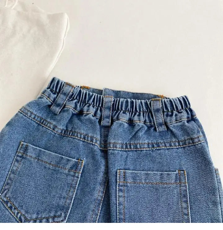 חצאית ג׳ינס קצרה