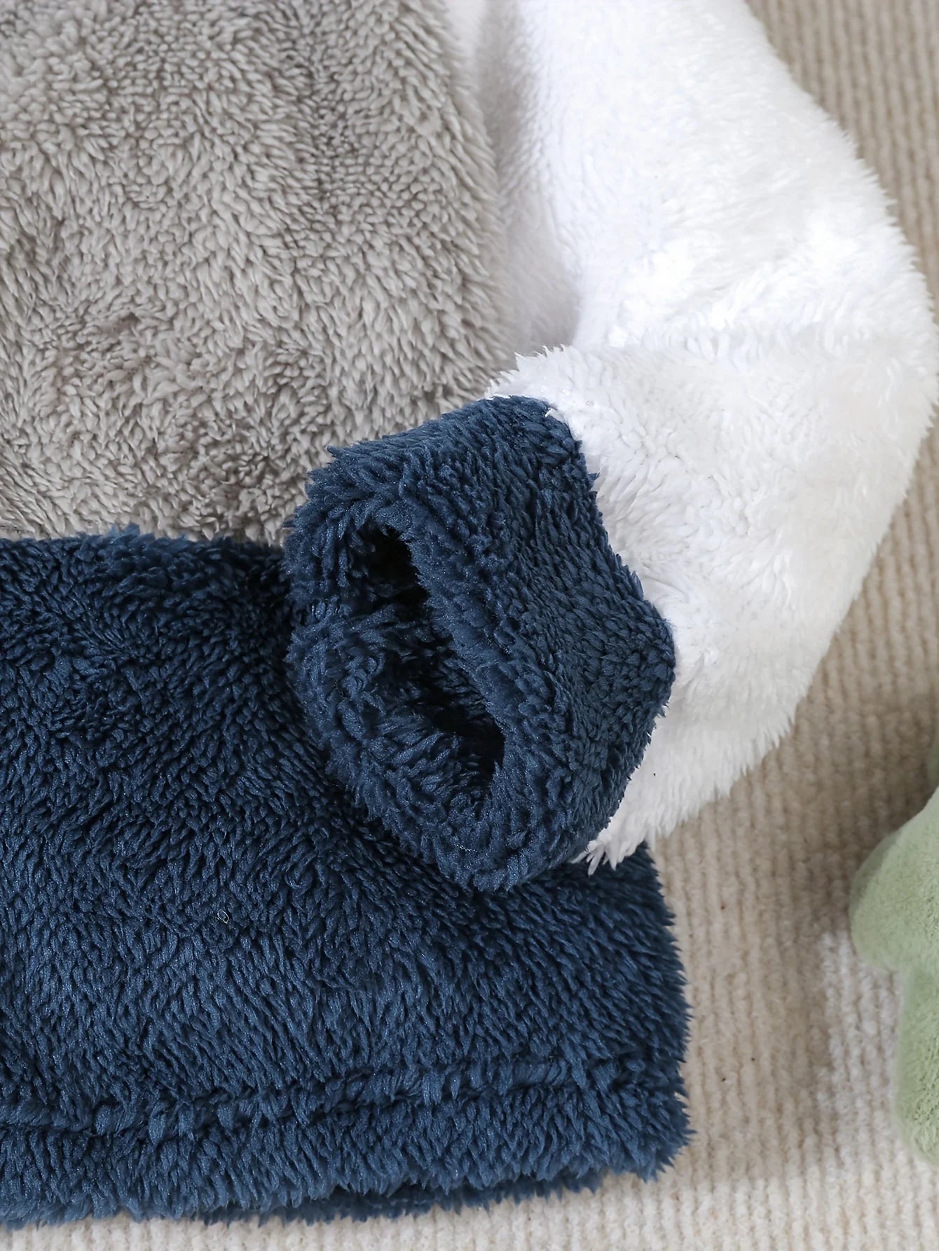 סוודר פרווה דגם עידו